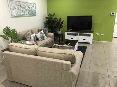 Darwin-Ocean Views, Tropical Getaway, Pool & Aircon - Holiday Jervis Bay 4