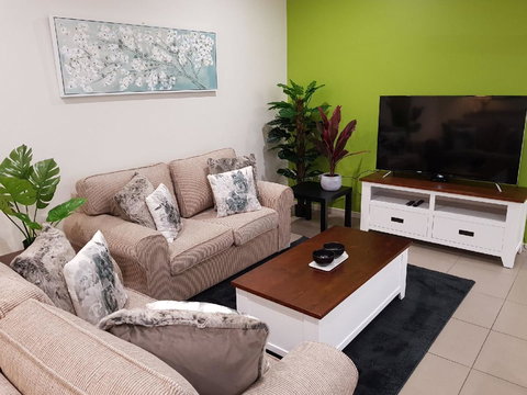 Darwin-Ocean Views, Tropical Getaway, Pool & Aircon - Holiday Jervis Bay 3