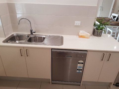 Darwin-Ocean Views, Tropical Getaway, Pool & Aircon - Holiday Jervis Bay 12