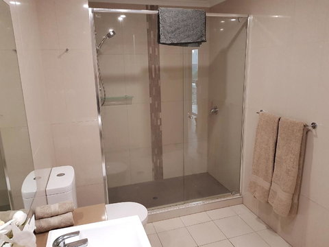 Darwin-Ocean Views, Tropical Getaway, Pool & Aircon - Holiday Jervis Bay 15