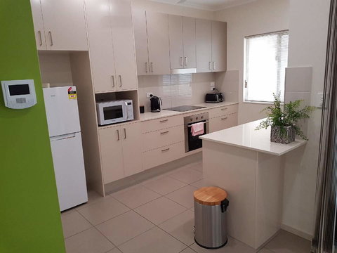 Darwin-Ocean Views, Tropical Getaway, Pool & Aircon - Holiday Jervis Bay 8