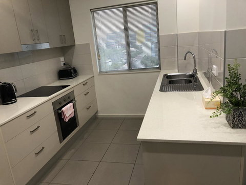 Darwin-Ocean Views, Tropical Getaway, Pool & Aircon - Holiday Jervis Bay 10