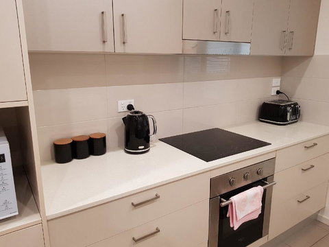 Darwin-Ocean Views, Tropical Getaway, Pool & Aircon - Holiday Jervis Bay 9