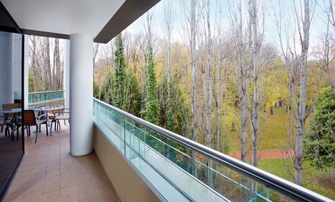 Crowne Plaza Canberra, An IHG Hotel - Holiday Jervis Bay 12