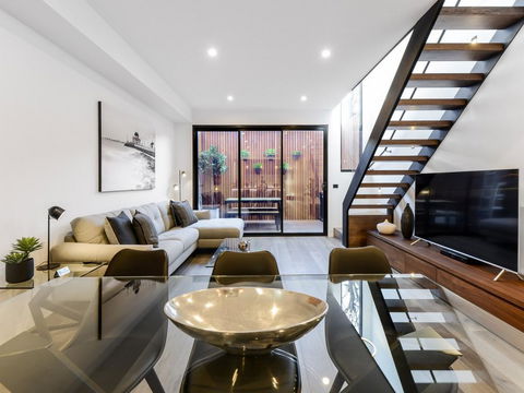 Boutique Stays - County Down, Contemporary Port Melbourne Home - Holiday Jervis Bay 0
