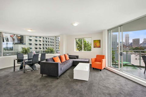 Bridge And Sails - Views Of The Bridge And Opera House From This Executive 2BR Apartment In Darlinghurst - Holiday Jervis Bay 2