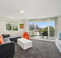 Bridge and Sails - Views of the Bridge and Opera House from this Executive 2BR Apartment in Darlinghurst - Holiday Jervis Bay