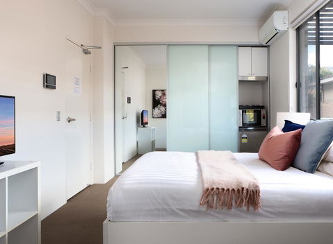 Bright Studio Steps From Westmead Hospital - Holiday Jervis Bay 3