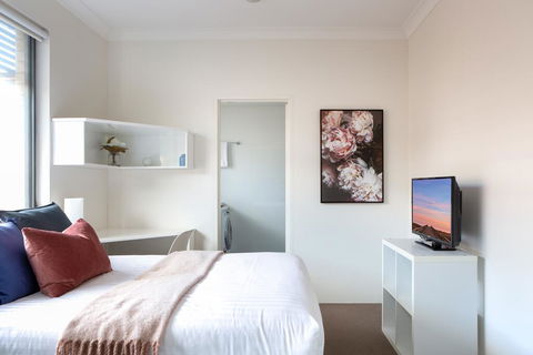 Bright Studio Steps From Westmead Hospital - Holiday Jervis Bay 0