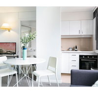 Bright modern studio steps from the action - Holiday Jervis Bay