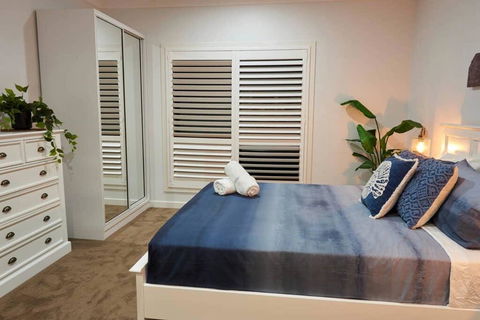 Broadbeach Waters Home With Private Pool - Holiday Jervis Bay 1