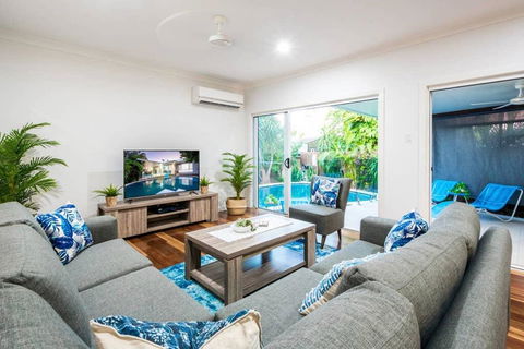 Broadbeach Waters Home With Private Pool - Holiday Jervis Bay 2