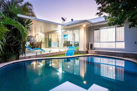 Broadbeach Waters Home With Private Pool - Holiday Jervis Bay 0