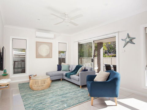 C A L M At Beautiful Shoal Bay - Holiday Jervis Bay 0