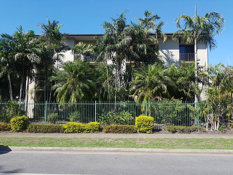 Cairns Prime Location Esplanade Self Contained Apartment With Wifi - Holiday Jervis Bay 1