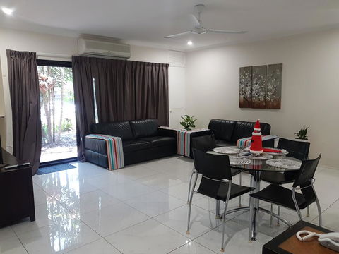 Cairns Prime Location Esplanade Self Contained Apartment With Wifi - Holiday Jervis Bay 3