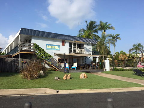 Cardwell Beachfront Motel - Holiday Jervis Bay 0