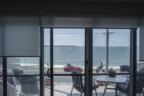 Casey's Beach Retreat - Holiday Jervis Bay 2