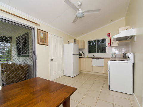 Charleville Bush Cottage - Holiday Jervis Bay 3