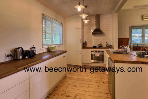 Cherry Blossom Cottage - Beechworth-Getaways - Holiday Jervis Bay 1