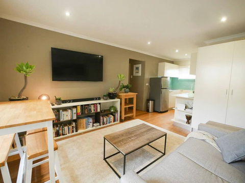Chic, Pet Friendly & 500m To The Beach W/ Parking - Holiday Jervis Bay 0