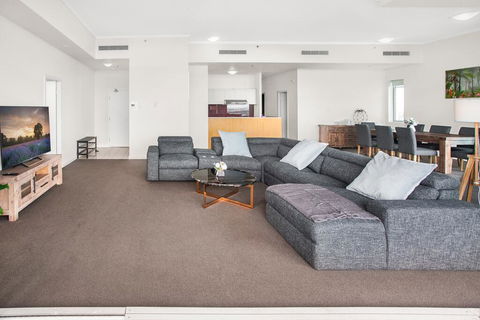 City-Centre Apartment With River Views And Balcony - Holiday Jervis Bay 0