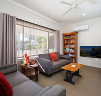 Comfortable Queen sized room near Tuggerah Lake - Holiday Jervis Bay