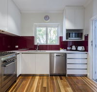 Cottesloe Beach Deluxe Apartment - Holiday Jervis Bay