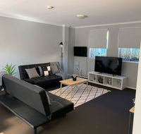 Cozy 3BR Townhouse in Liverpool CBD with parking - Holiday Jervis Bay