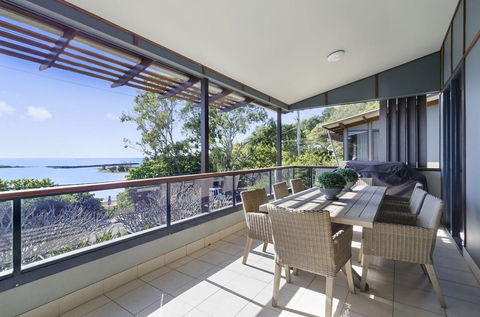 Currumbin Beachside Holiday Home - Holiday Jervis Bay 0