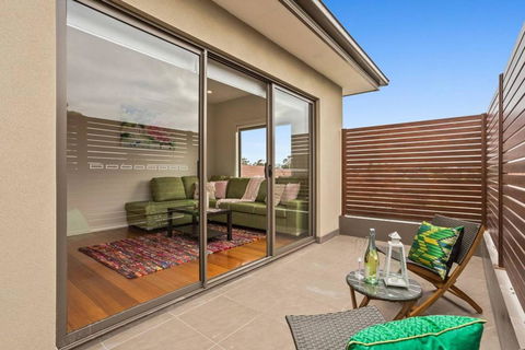 Dromana Beach House For Two Families. - Holiday Jervis Bay 3