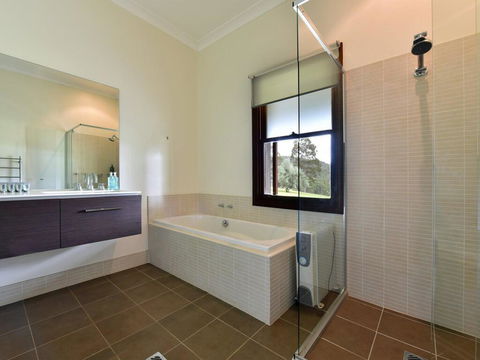 Eagles Rest @ Maluna Vineyard - Holiday Jervis Bay 1