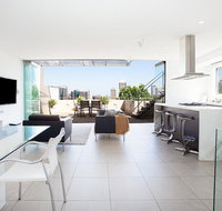 Enjoy Leafy Urban Outlooks in Modern Lifestyle Retreat - Holiday Jervis Bay