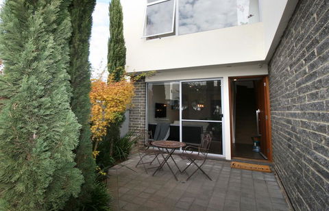 EROS City Fringe - Wifi, Wine, Netflix, Pets OK And Park Views! - Holiday Jervis Bay 3