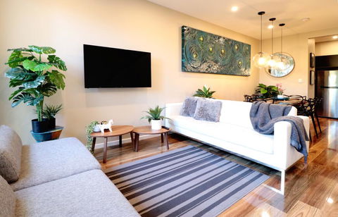 EROS City Fringe - Wifi, Wine, Netflix, Pets OK And Park Views! - Holiday Jervis Bay 1