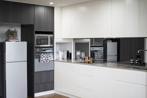 Executive City-centre Apartment With Parking - Holiday Jervis Bay 1