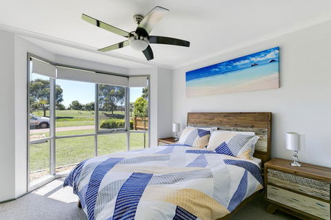 Fairway Views Pet Friendly House With WiFi, AC, Heating, Walk To Beach - Holiday Jervis Bay 1