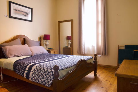 Gellibrand River Gallery Accommodation - Holiday Jervis Bay 1