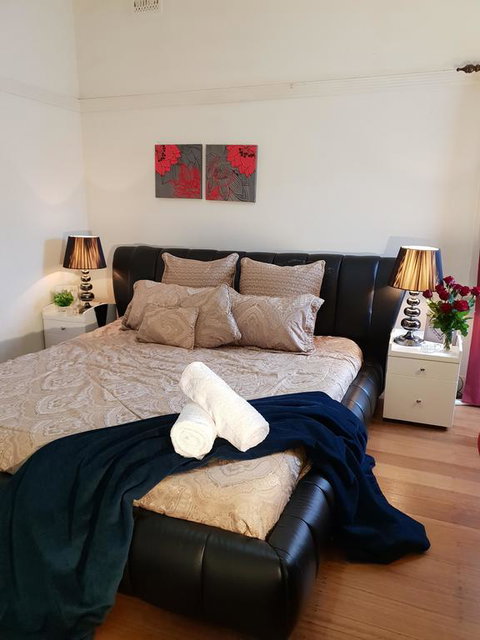 GIRLS ONLY. Large Bedroom With KING Bed, Close To Everything - Holiday Jervis Bay 0