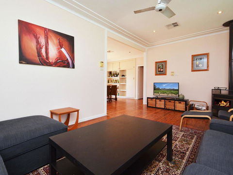 Glandore Estate Vineyard Homestead Onsite Cellar Door + Walk To Restaurants Incl EXP - Holiday Jervis Bay 0