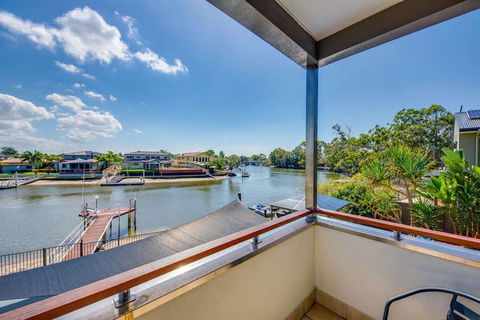 Gold Coast Stunning Waterfront Holiday Retreat - Holiday Jervis Bay 1