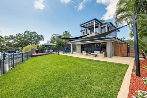 Gold Coast Stunning Waterfront Holiday Retreat - Holiday Jervis Bay 2