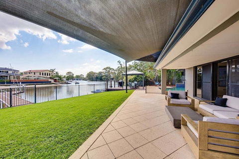 Gold Coast Stunning Waterfront Holiday Retreat - Holiday Jervis Bay 3