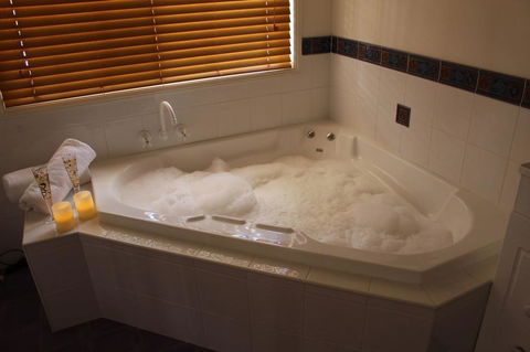 Granite Gardens Cottages & Lake Retreat - Holiday Jervis Bay 2