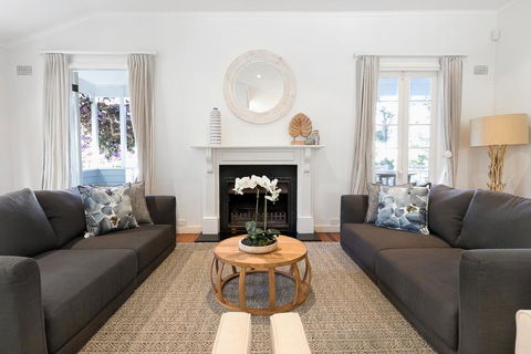 Hamptons Style Family Home 5 Minutes From Beach - Holiday Jervis Bay 0