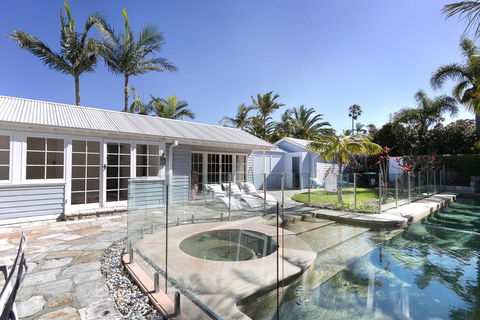 Hamptons Style Family Home 5 Minutes From Beach - Holiday Jervis Bay 2