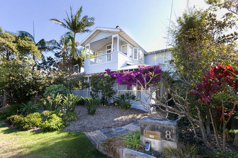 Hamptons Style Family Home 5 Minutes From Beach - Holiday Jervis Bay 1