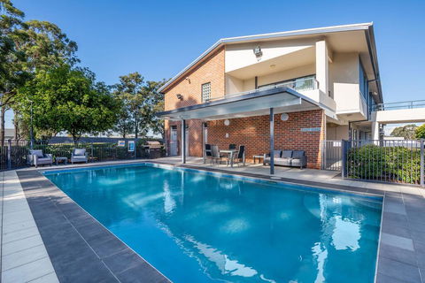 Hawkesbury Race Club Motel - Holiday Jervis Bay 1