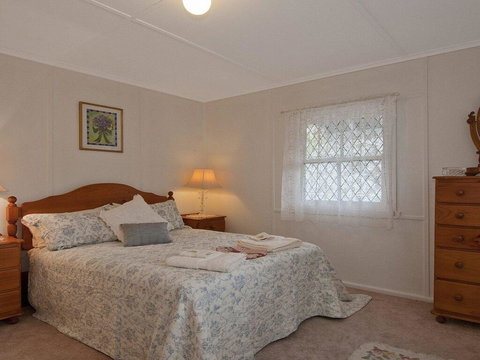 Hollyoak Cottage - Delightful, Ducks And Doileys! - Holiday Jervis Bay 3