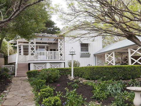 Hollyoak Cottage - Delightful, Ducks And Doileys! - Holiday Jervis Bay 0